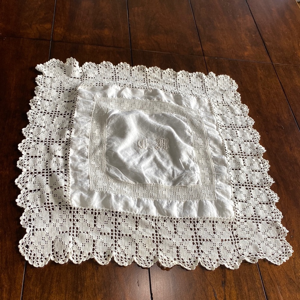 Exquisite Cream Vintage/Antique pillow cover!!
